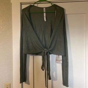 Lululemon Heart Opener Knit Wrap by Taryn Toomey! NWT size 10!